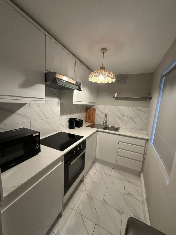 Flat E, Monmouth Road, London, W2 - 4