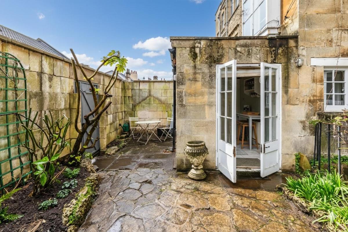 Catharine Place - Elegant Central 1-Bed Gem with Private Garden - 2