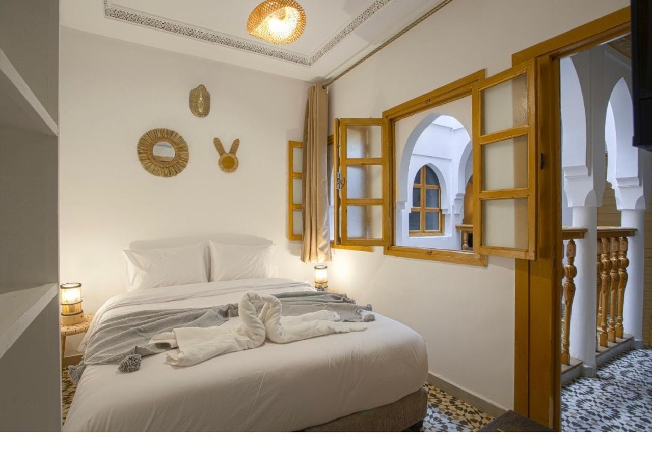 Riad Houcinewayback - 2