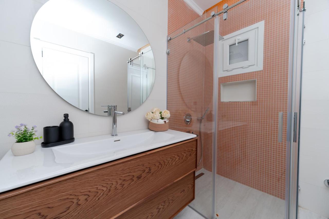 Two-Bedroom Family Suite in Managed Aparthotel - Galata Tower View with Elevator - 3