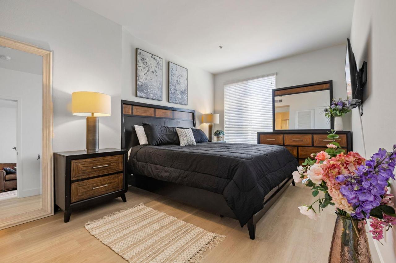 12 Best Location Cozy Apartment - 2