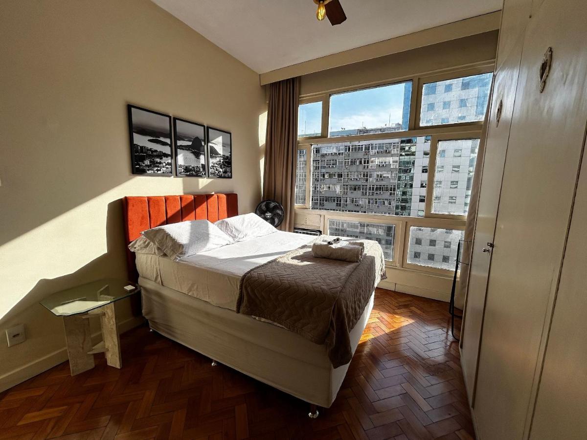 Apartamento em Copacabana com vista lateral do Mar - 2