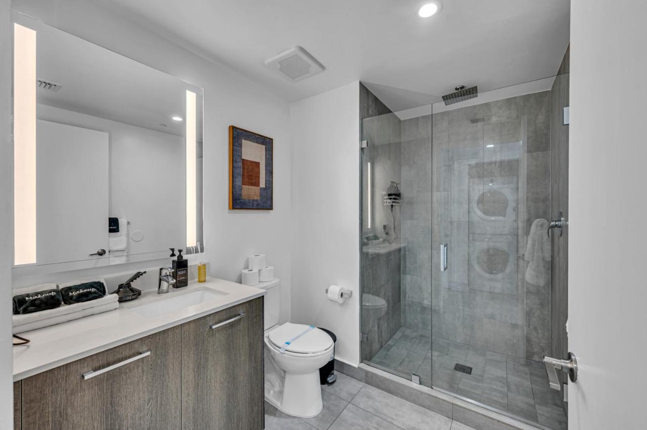 Luxury High Rise Downtown Miami Pool and Gym - 2