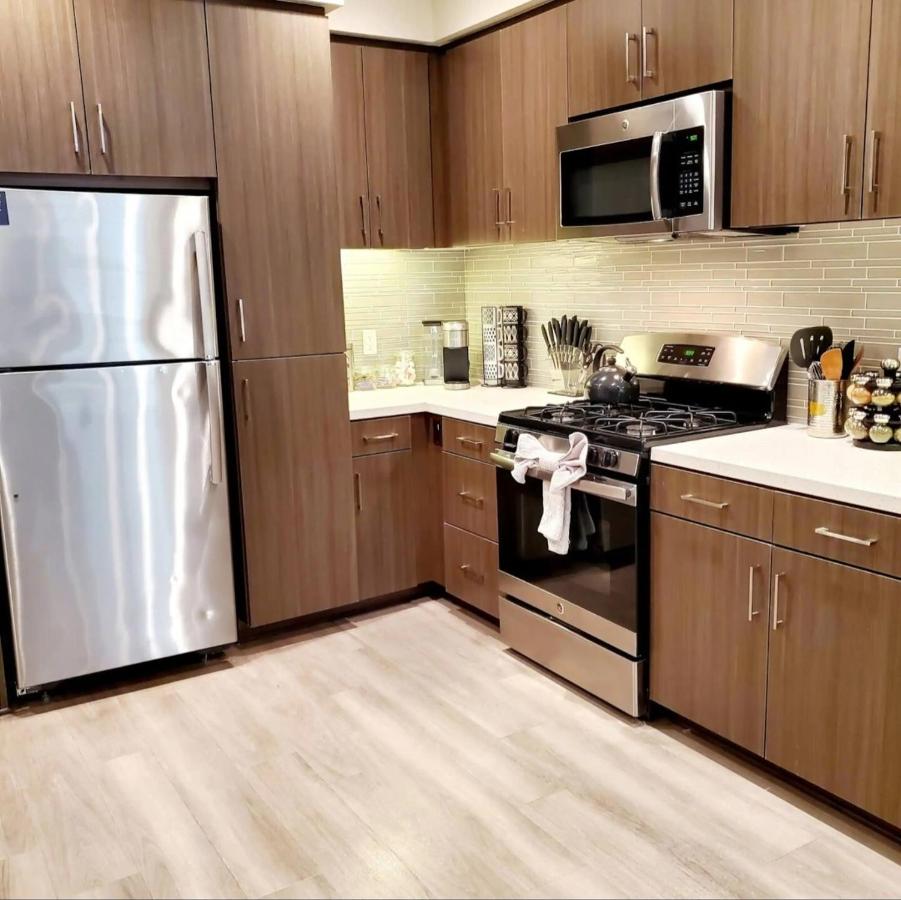 Spacious 2 bed 2 bath, Pool, Hottub, Wifi, 24 hr Fitness, Parking - 5