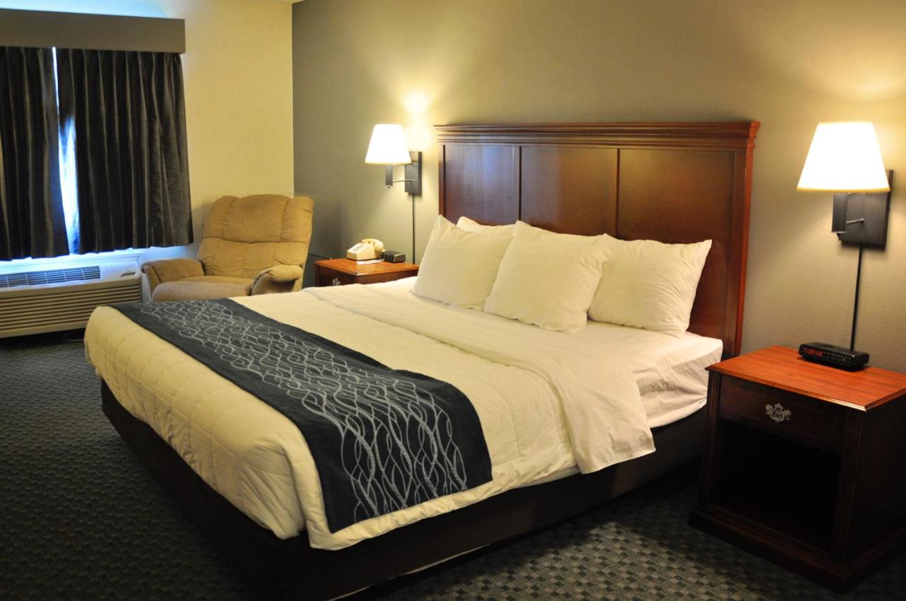 Dunes Express Inn and Suites — photo 7