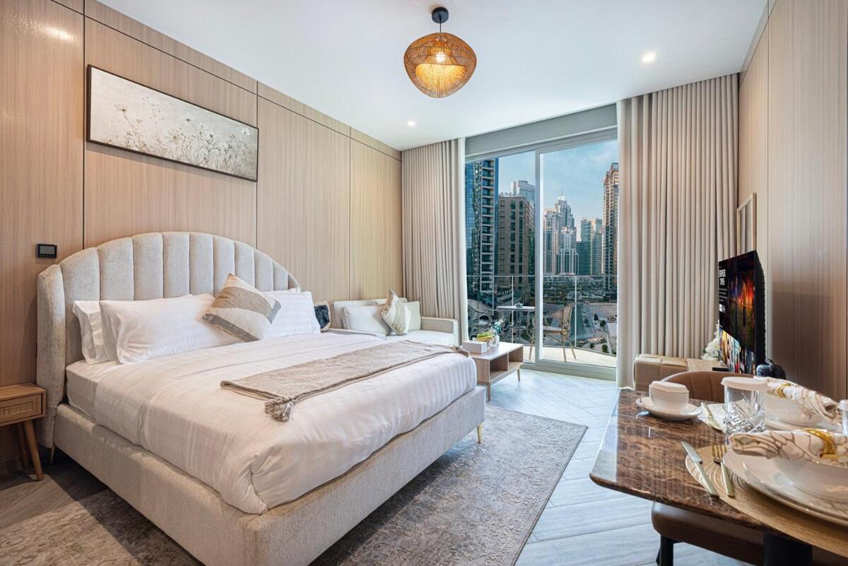 Luxury Studio Burj Khalifa & Canal View - 2