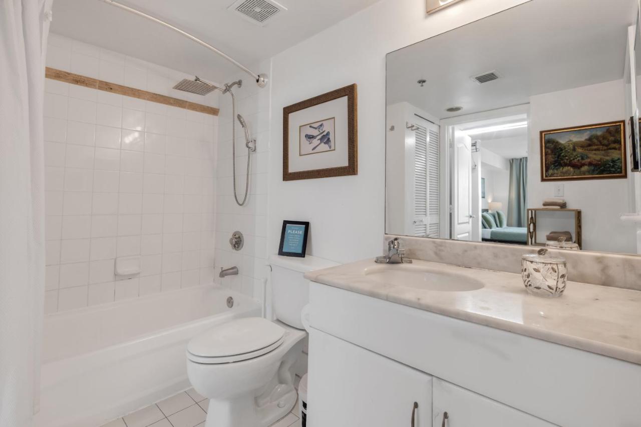 Brickell Apt with Bay Views, Pool, Free Parking - 3