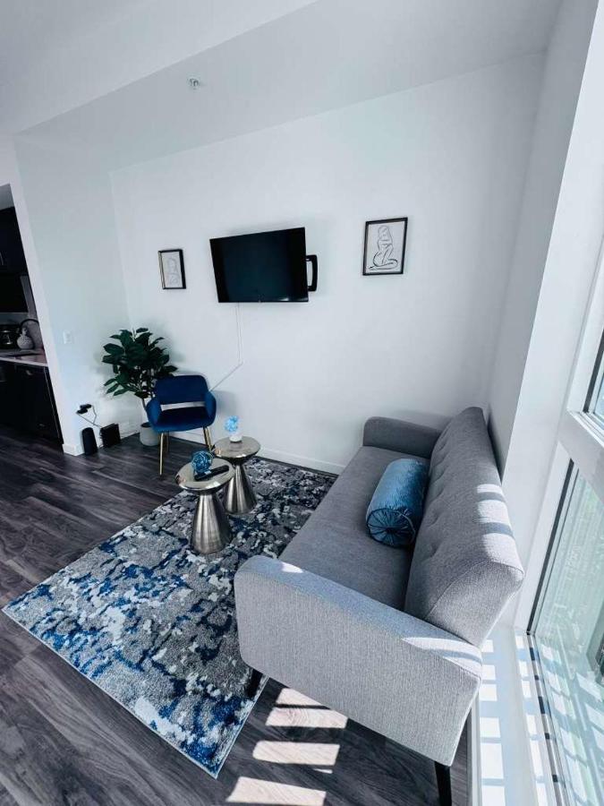 The Greatest Location in Hollywood FREE Parking - 4