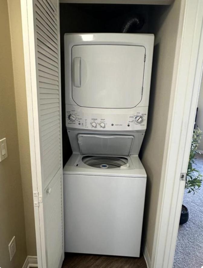 Spacious 1B 1B Pool View Loft Apartment in Marina Del Rey - 2