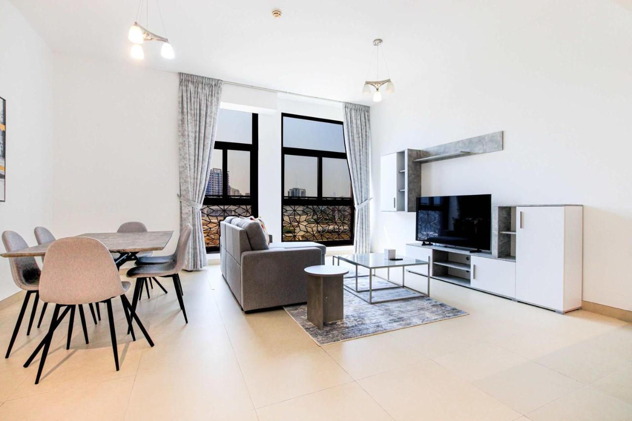 Chic 1BR Iris Amber Al Jaddaf - 2