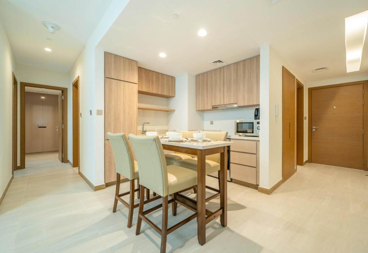 Contemporary 2BR Apt Fully Furnished - 3