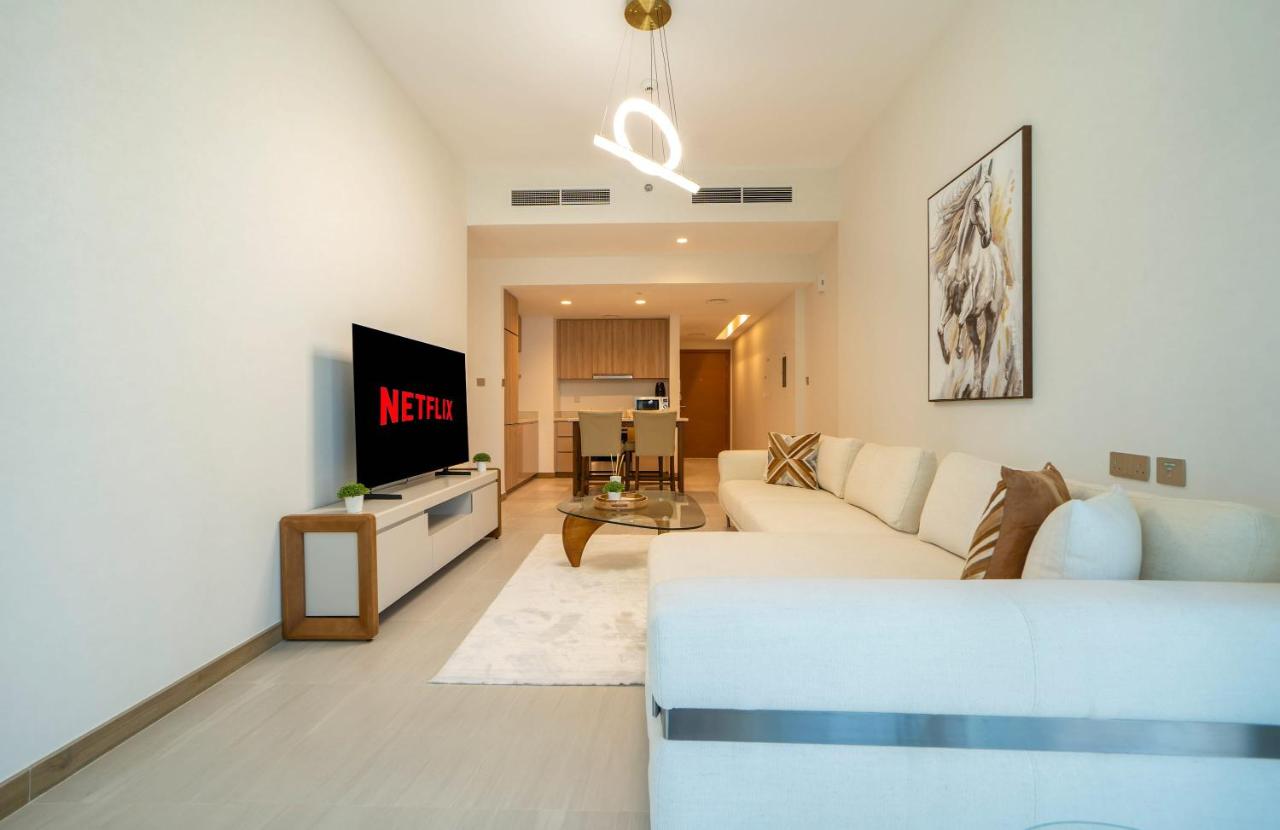 Contemporary 2BR Apt Fully Furnished - 5