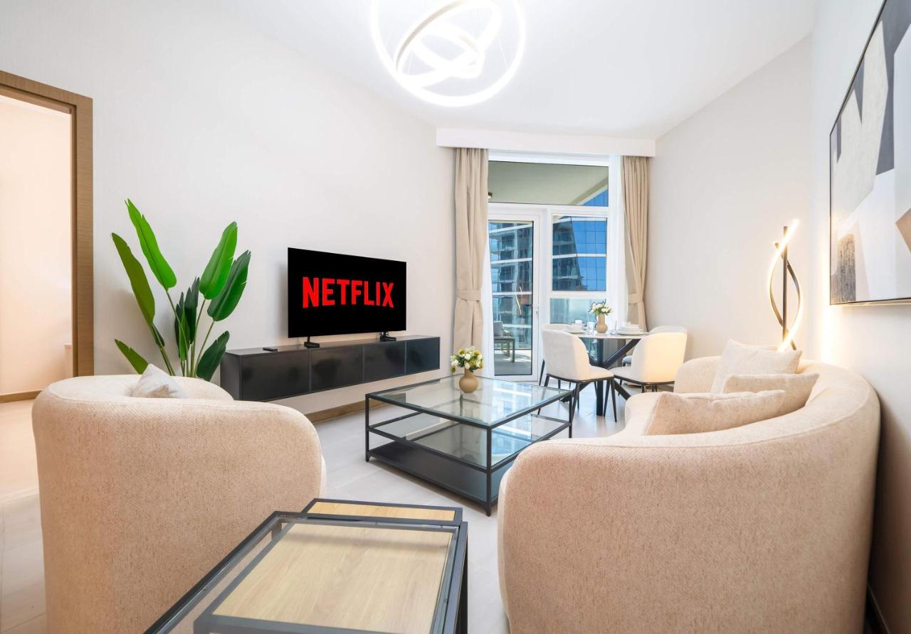 Indulge in Luxury 1BR Unit at Business Bay