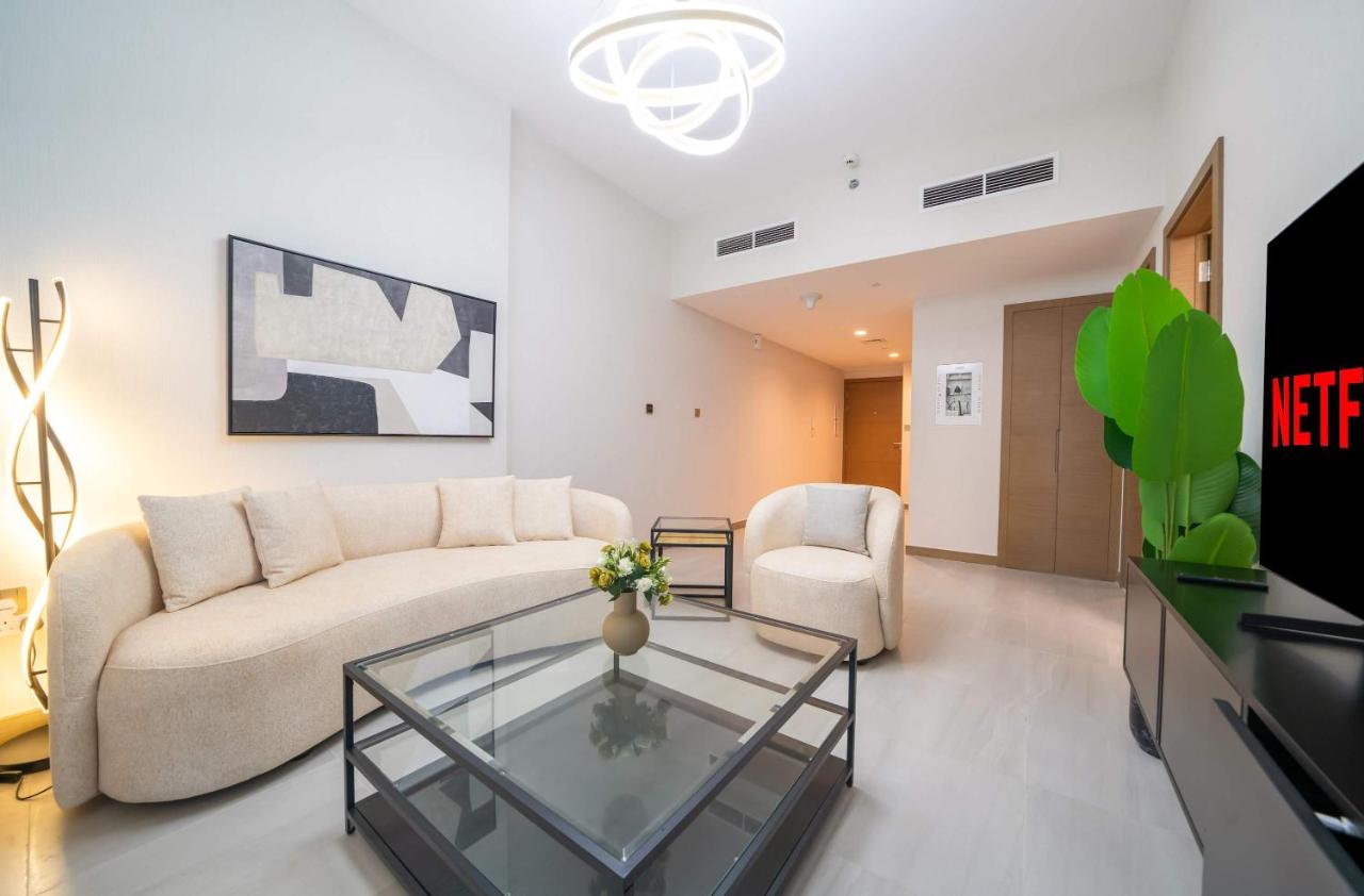 Indulge in Luxury 1BR Unit at Business Bay - 4