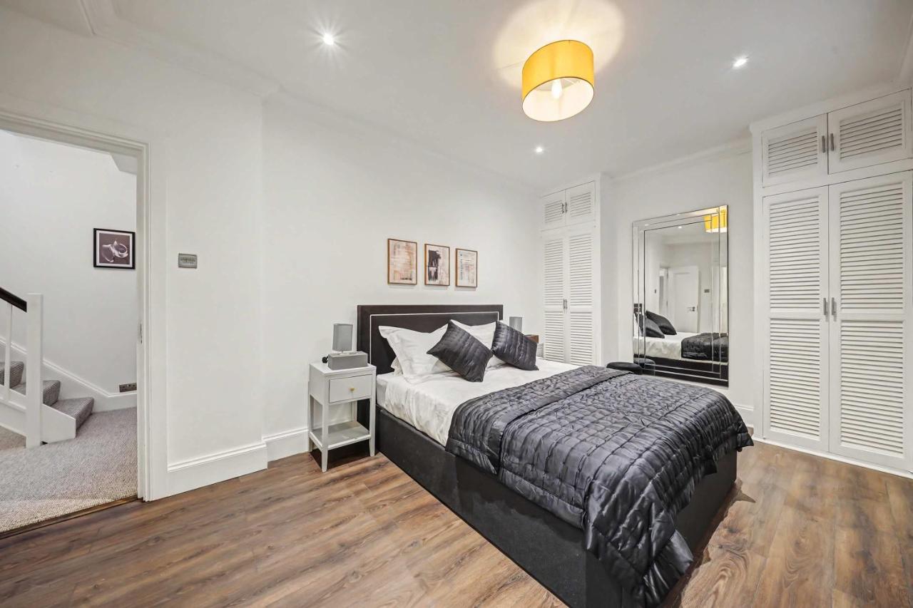 The Kensington Mews House - 4