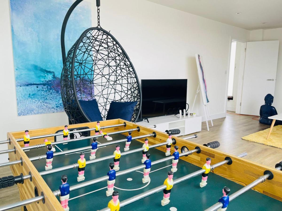 R&O Property Experts - Riverside Flat - 3 Bedroom with open parking - 4