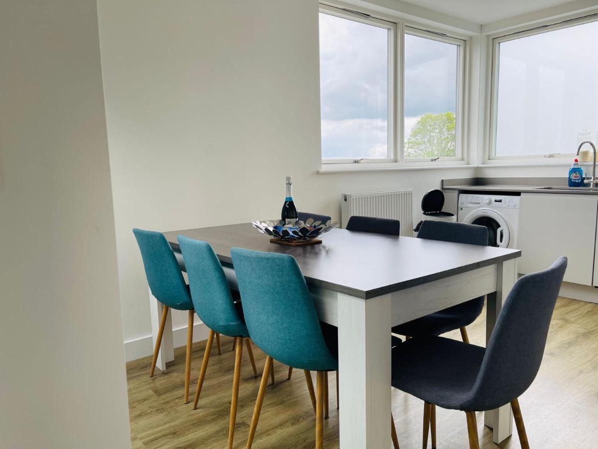 R&O Property Experts - Riverside Flat - 3 Bedroom with open parking - 3