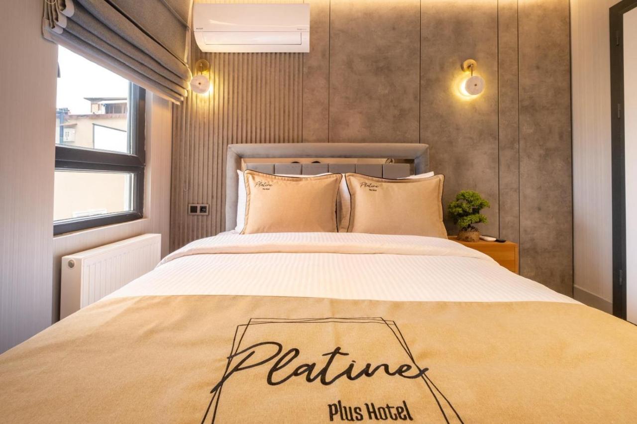 Taksim Square Platine