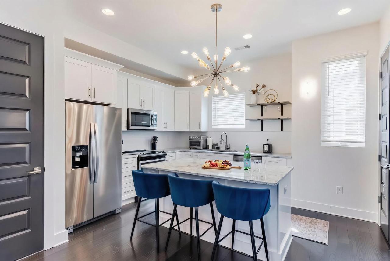 Rooftop Views & Patio Lounge Near Downtown Nashville - 3