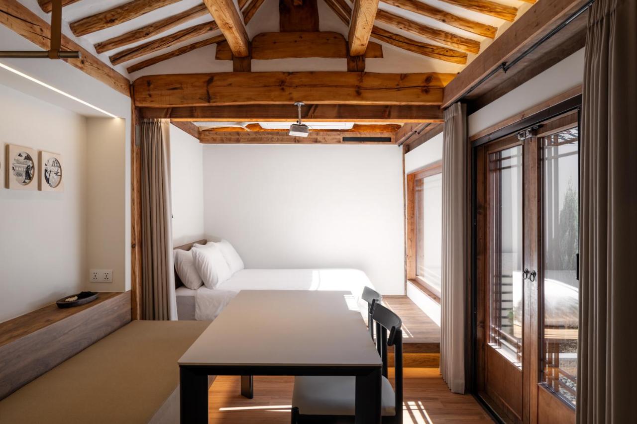 The four beauties seochon - 2