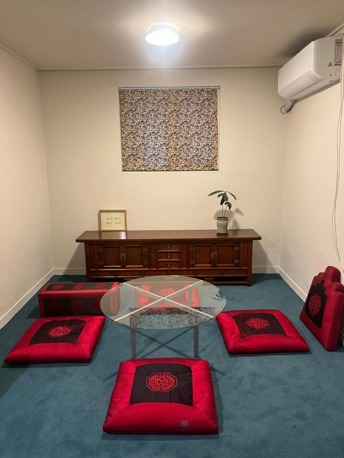 MangwonDouner-Artist Home near Mangwon Market and Han River