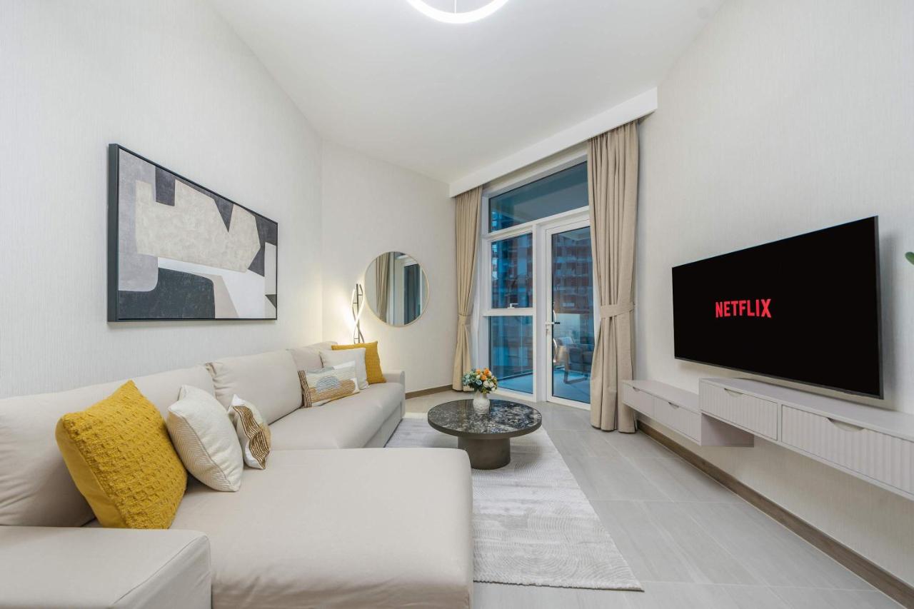 Chic 1BR at the Canal Business Bay