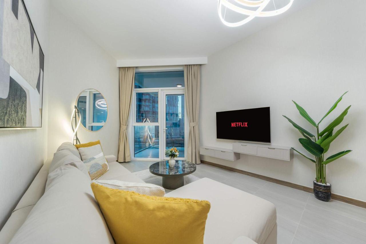 Chic 1BR at the Canal Business Bay - 4