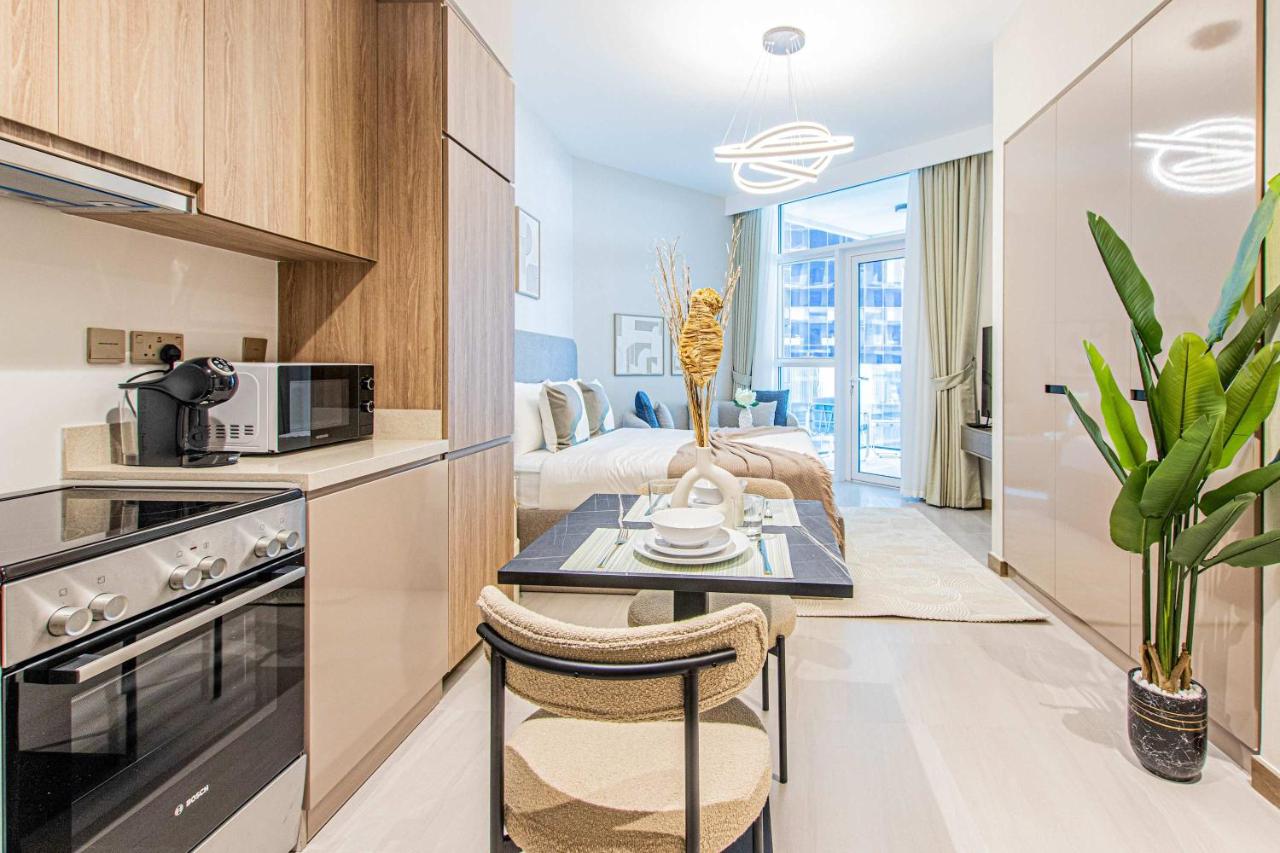 Minimalist Luxe Studio in the City - 5