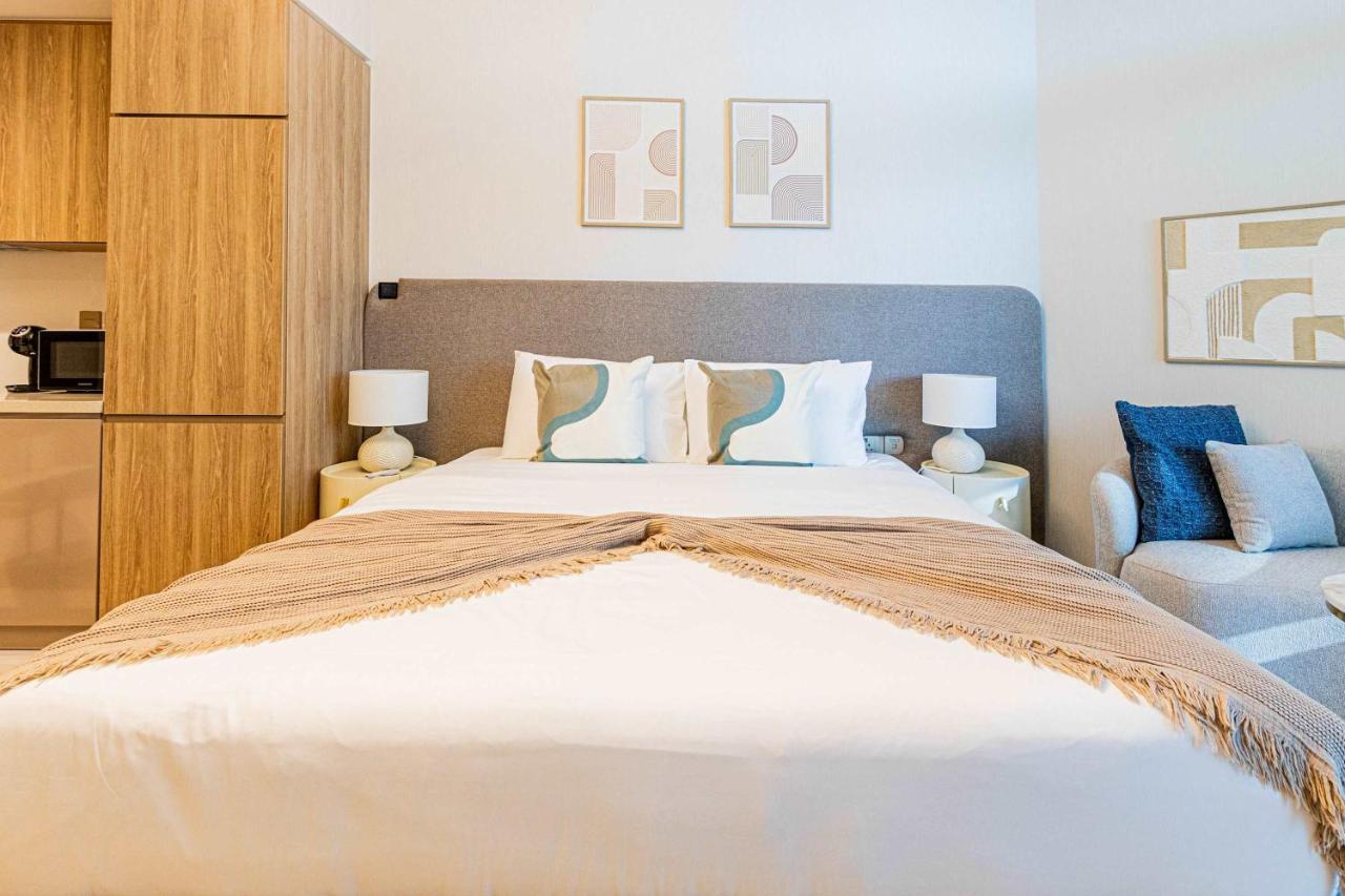 Minimalist Luxe Studio in the City - 2