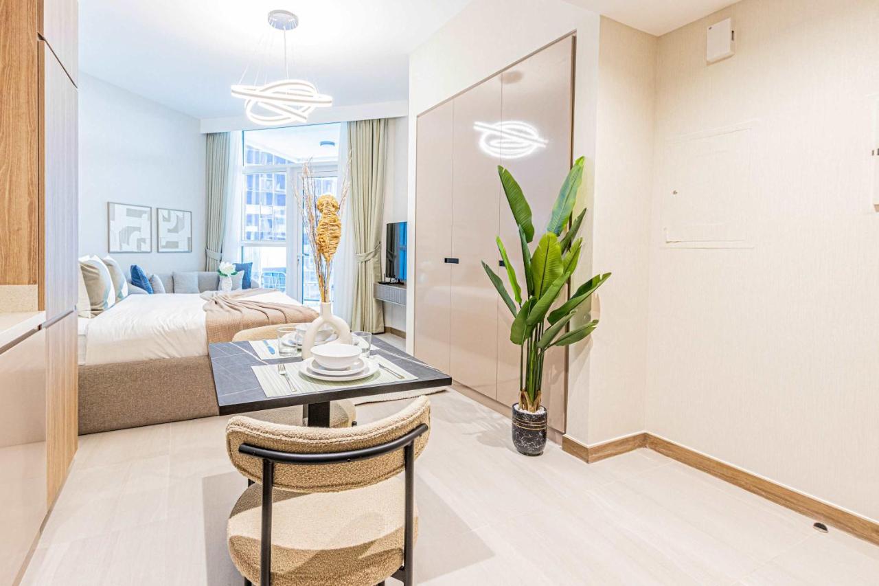 Minimalist Luxe Studio in the City - 4