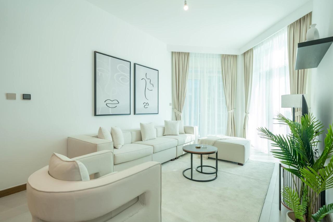 Elegant High Floor 2BR Furnished Urban Oasis