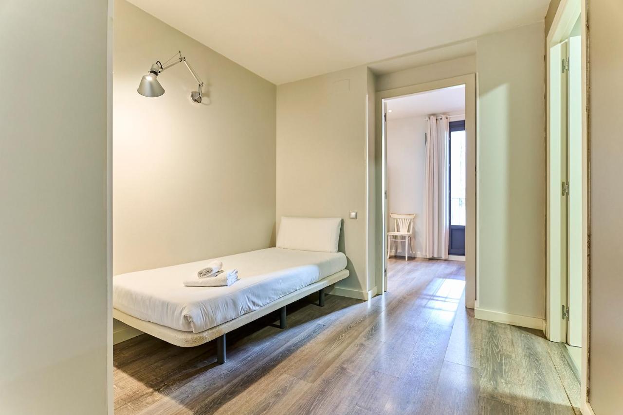 Montserrat Apartments by gaiarooms - 2