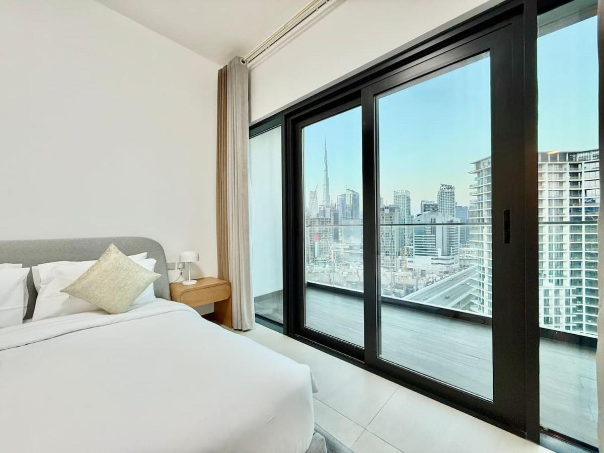 High-Floor 1BR with Burj Khalifa View SOL BAY - 2