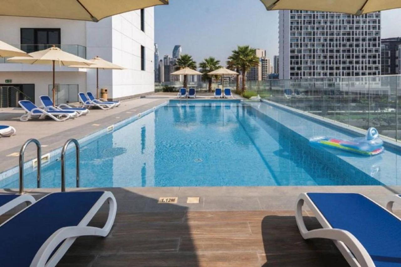 High-Floor 1BR with Burj Khalifa View SOL BAY - 4