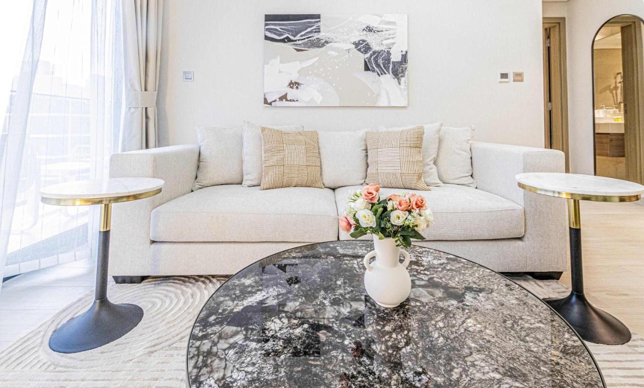 Luxurious 1BR Living in Azizi Riviera 39 - 3