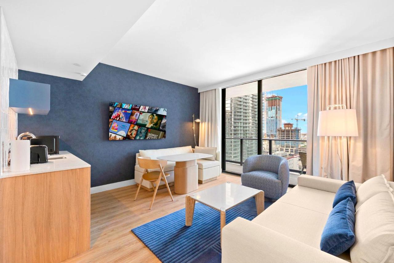 Gale Hotel Modern Condo Near the Bay