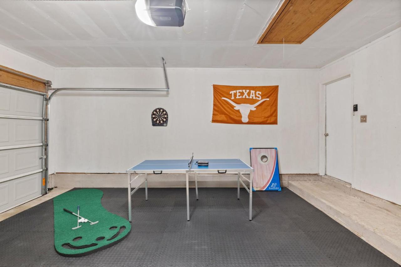 Luxury Austin Retreat I Hot Tub I Fireplace 4BR - 5