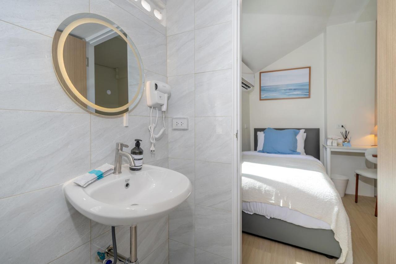 Spacious 8 Bedroom 20 Person Near Patong Beach - 3