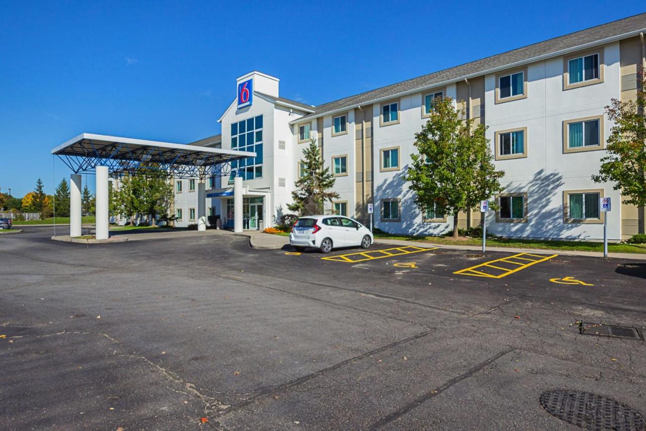 Motel 6-Whitby, ON - Toronto East photo