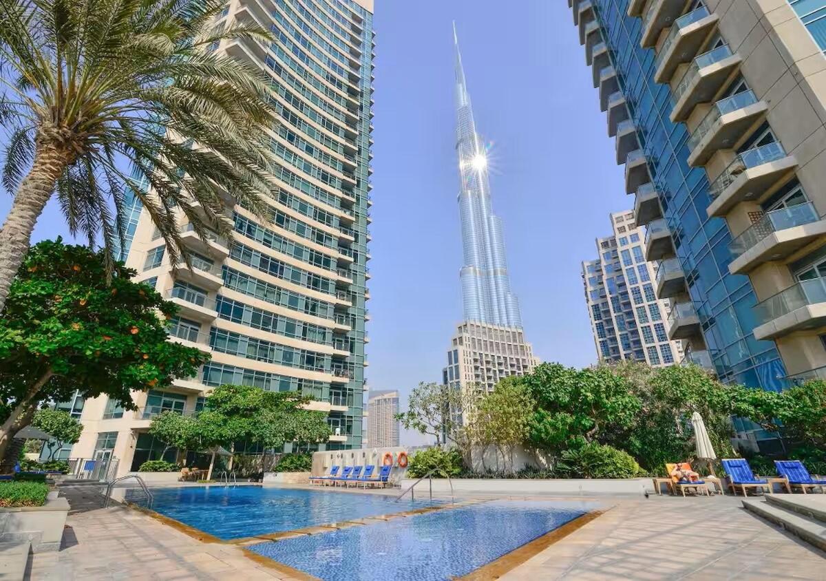 Vogue Vacation Homes, Downtown The Lofts near Burj Khalifa and Dubai mall, Two bedroom Apartment with Balcony and City View, Access to all Amenities