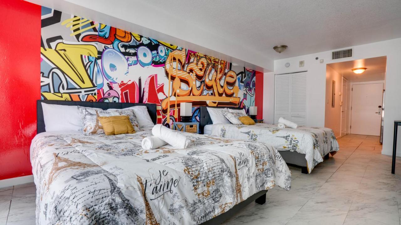 Stylish Studio with Free Parking and Skyline Views - 2