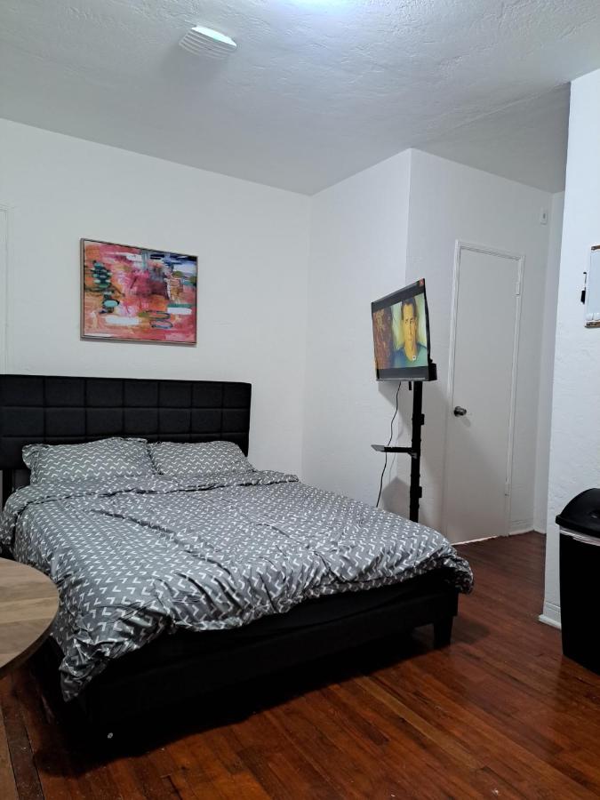 Vacation Paradise - Historic Stay - Steps to Amazing Beach - 2