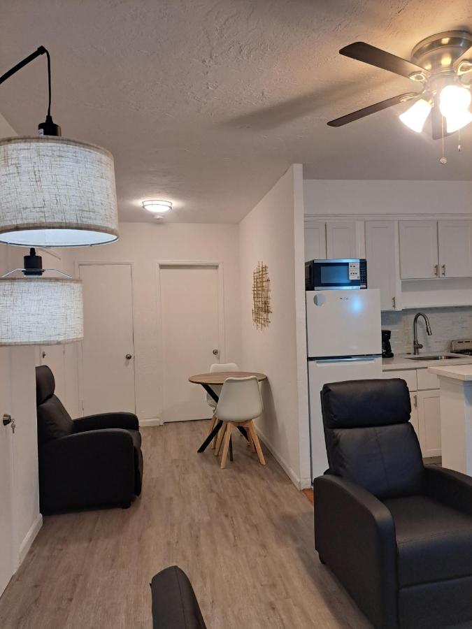 Vacation Paradise - Historic Stay - Steps to Amazing Beach - 4