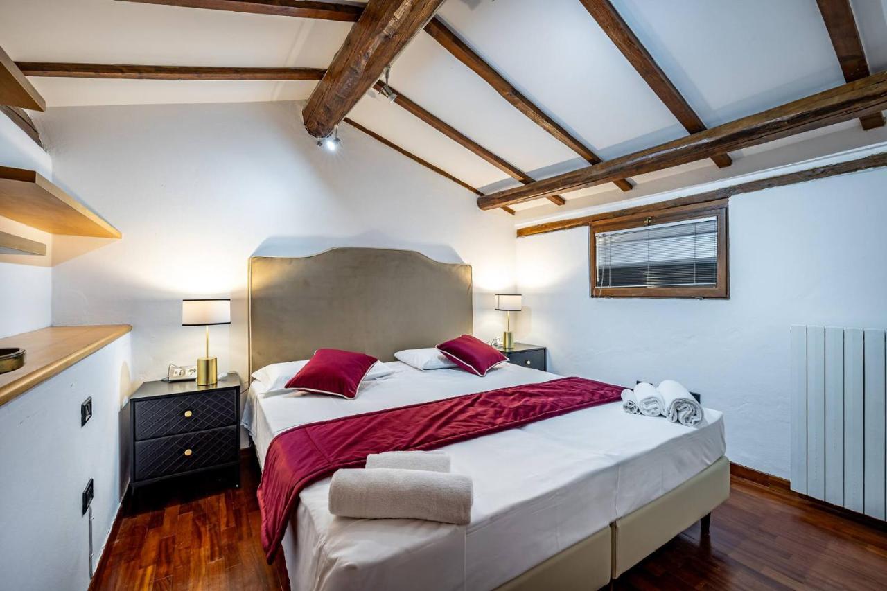 YD Florentine Charm & Comfort - 2