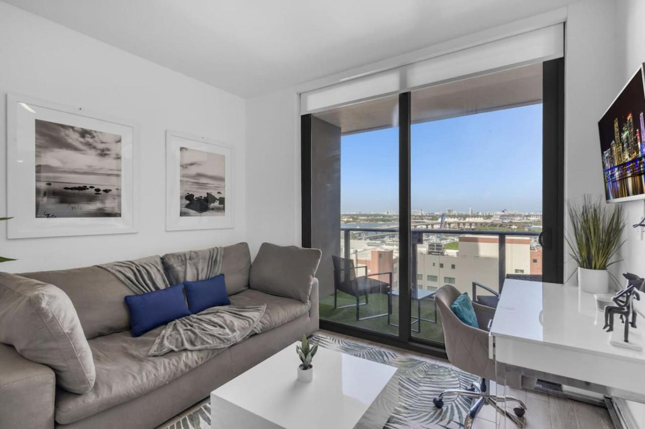 Bayview 2BR Retreat Stunning Views and Pool