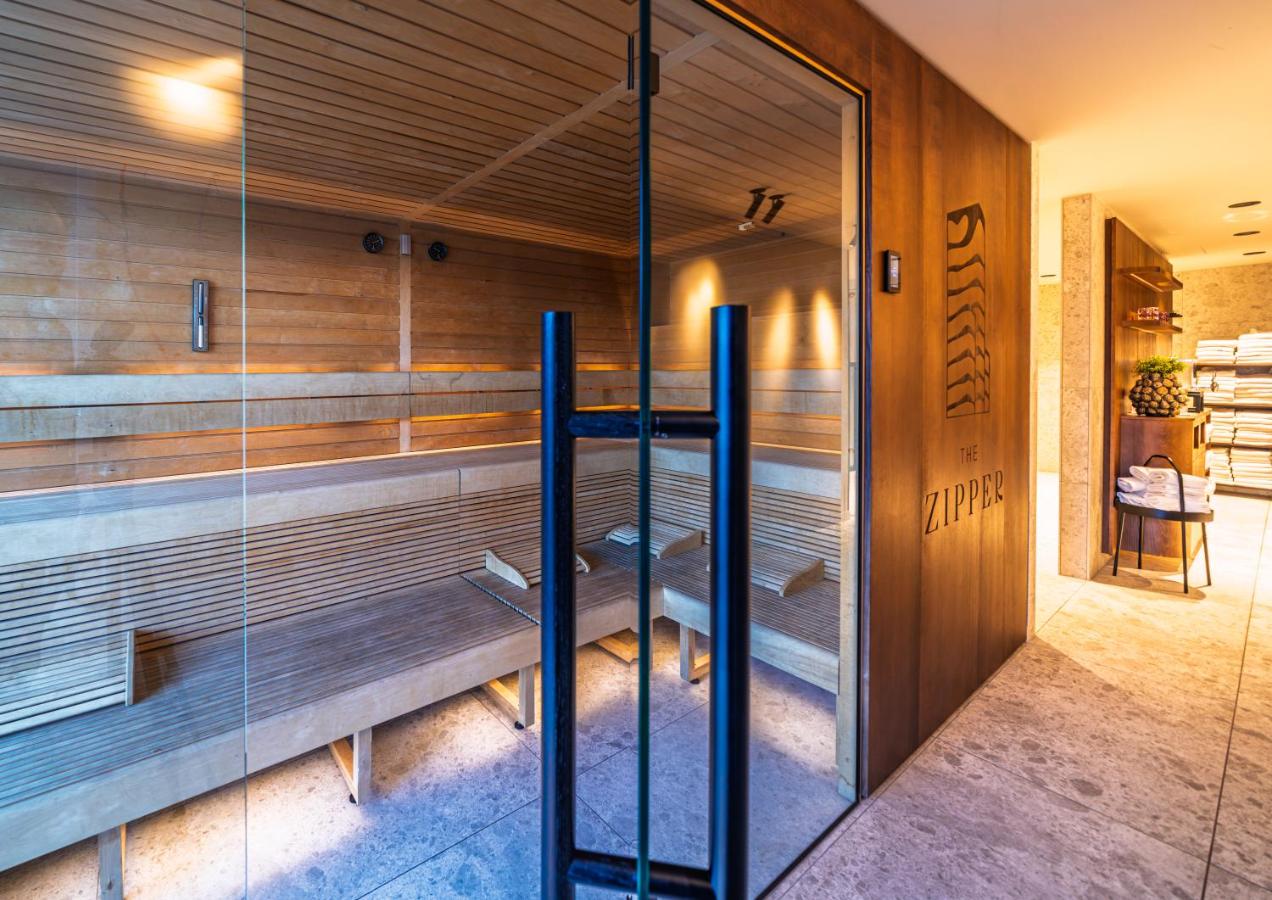 The Zipper Hotel und Apartments