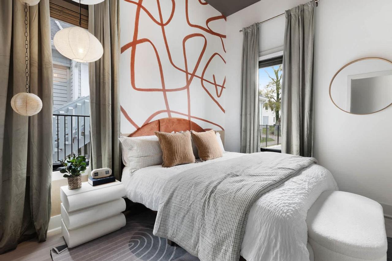 Kays Hideaway - Stylish stay steps to dining - 2