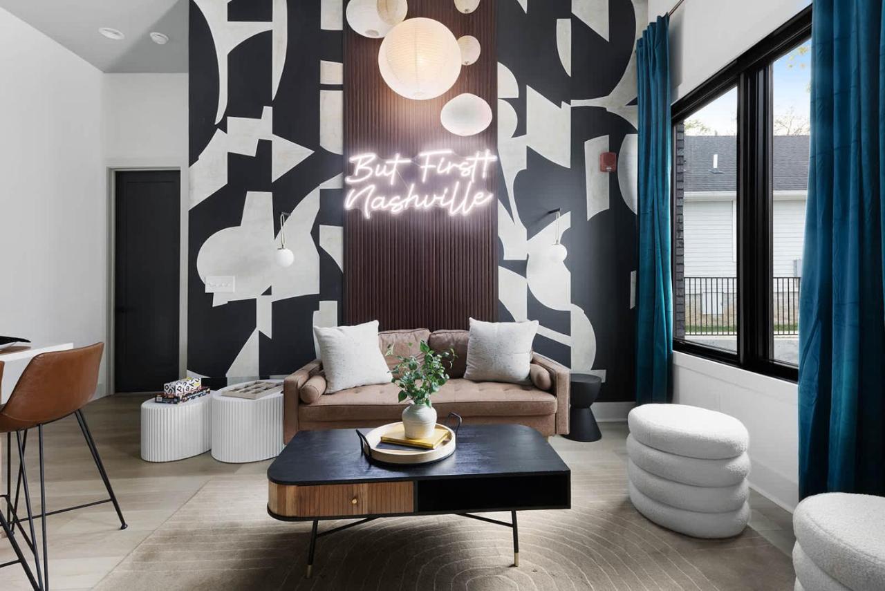 Kays Hideaway - Stylish stay steps to dining