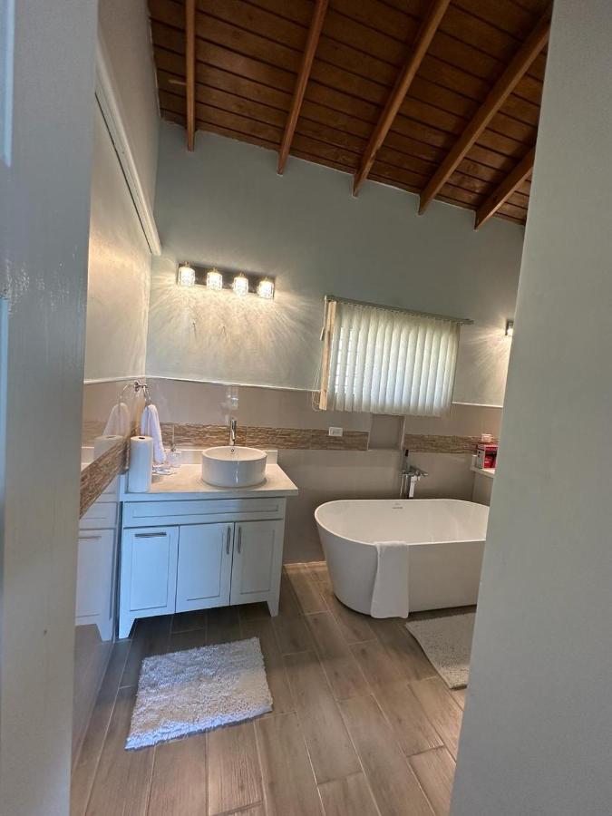 Serene Luxe 3BR Home Family Friendly MoBay Stay - 3