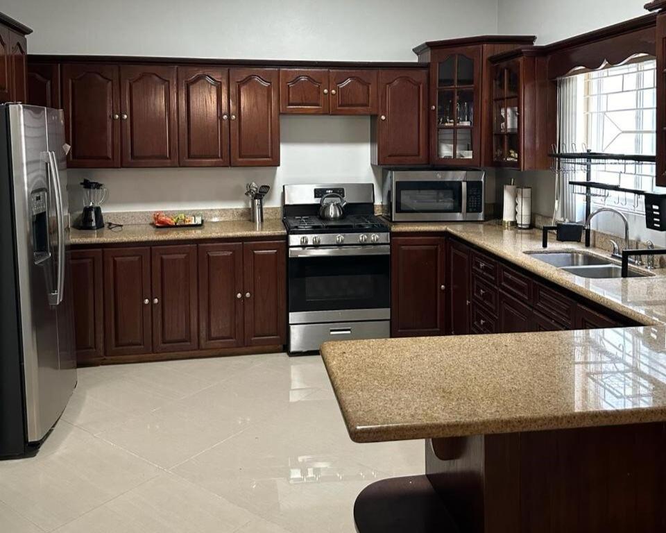 Serene Luxe 3BR Home Family Friendly MoBay Stay - 4